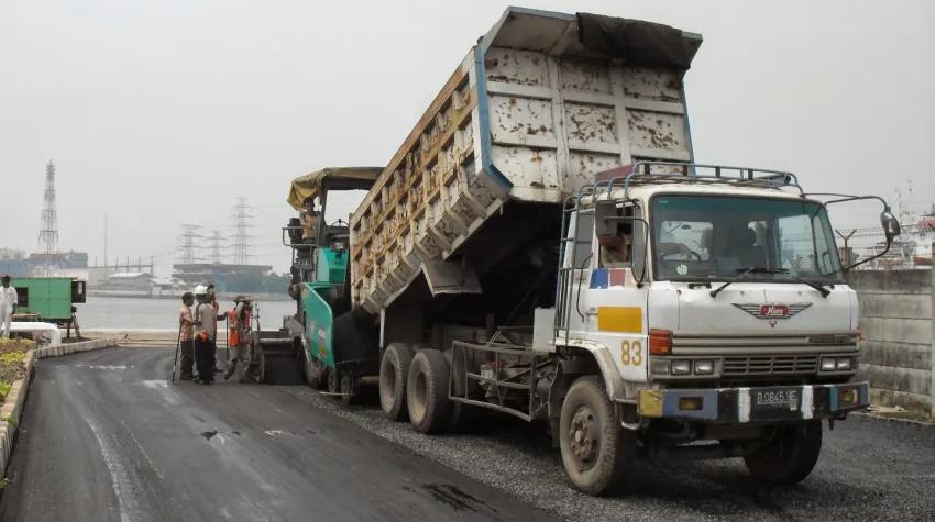 Pengaspalan Jalan Kodja Peti Kemas